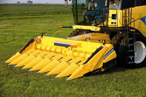 New Holland | Corn Heads | Model 980CR Rigid Corn Header - 8 rows for sale at Waukon, Iowa