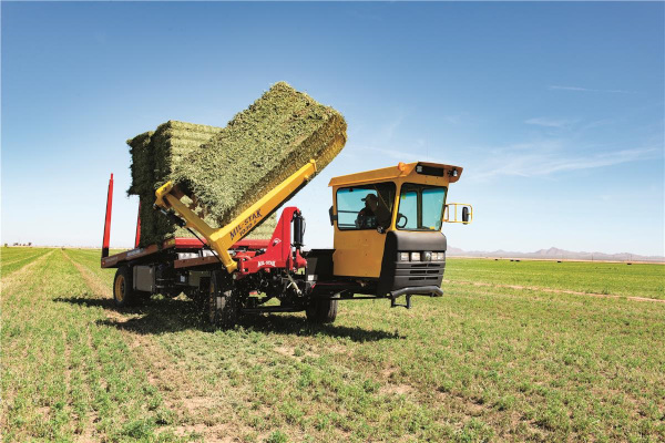 New Holland Stackcruiser® 105 for sale at Waukon, Iowa