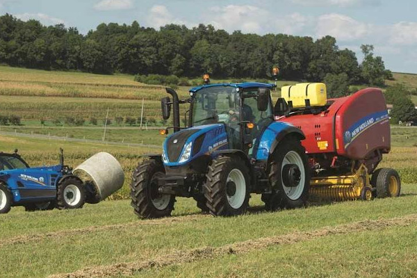 New Holland | T5 Series - Tier 4B | Model T5.120 Dual Command™ for sale at Waukon, Iowa
