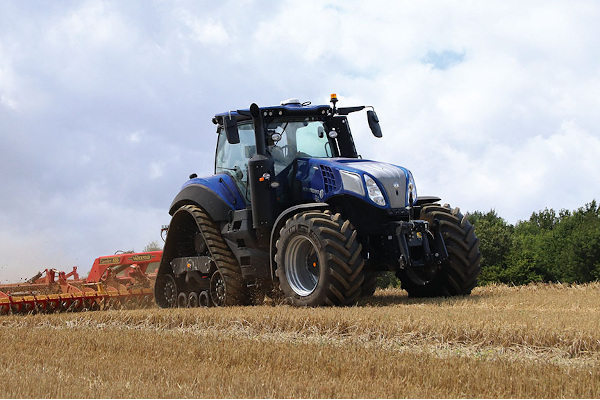 New Holland T8.435 SMARTTRAX for sale at Waukon, Iowa