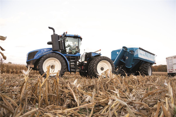 New Holland | T9 with PLM Intelligence™ | Model T9.530 Wheeled and SmartTrax™ for sale at Waukon, Iowa
