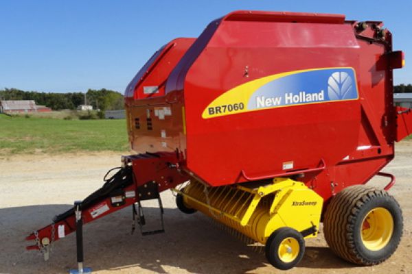 New Holland | Roll-Belt Round Balers | Model BR7060 (PRIOR MODEL) for sale at Waukon, Iowa