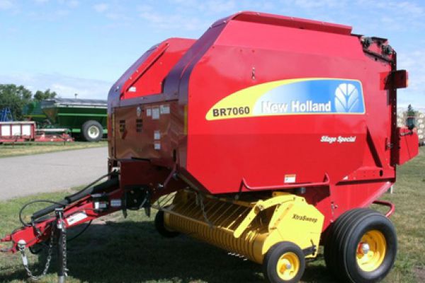 New Holland | Roll-Belt Round Balers | Model BR7060 Silage Special (PRIOR MODEL) for sale at Waukon, Iowa
